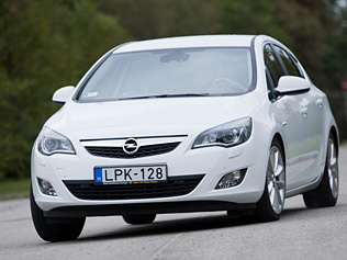 Opel Astra J.jpg Opel Astra J.jpg